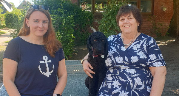  Julia Hansen und Christine Bornau mit Schulhund Luna | Fritz-Reuter-Schule Tornesch